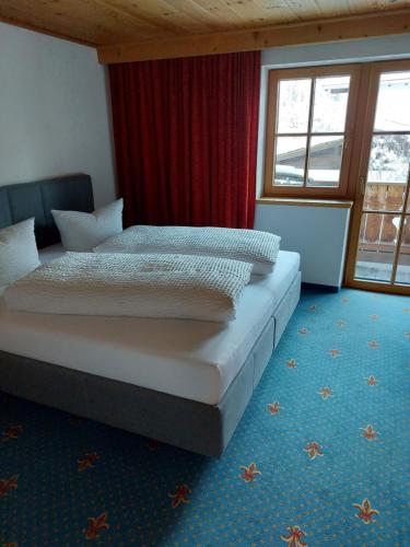 A bed or beds in a room at Försterhaus