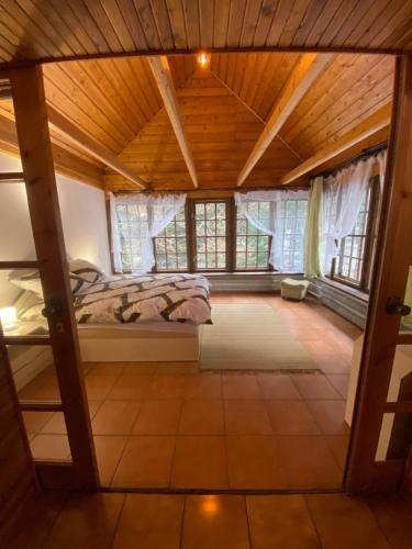 Postel nebo postele na pokoji v ubytování Beskidzka Apartments