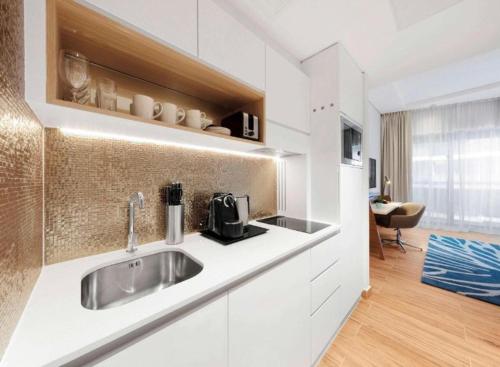 A kitchen or kitchenette at Hanza Tower Sky SAUNA & JACUZZI & POOL