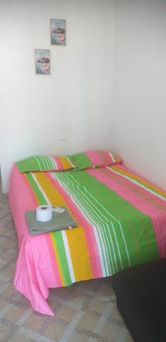 Postel nebo postele na pokoji v ubytování Ramos Room