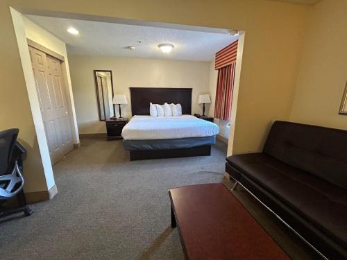 A bed or beds in a room at Ashley Quarters Hotel