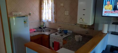 a small kitchen with a sink and a refrigerator at Moreno 40 in Colón