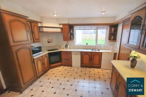 Kjøkken eller kjøkkenkrok på Cosy 3 Bed Retreat in Omagh
