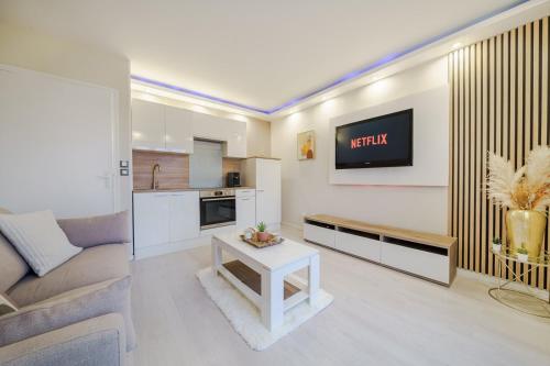 Photo de la galerie de l'établissement Studio neuf cosy, Cinema Room, moderne avec Fibre, Gare RER C, à Brétigny-sur-Orge