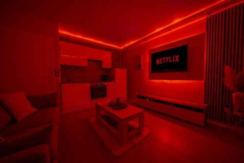 Photo de la galerie de l'établissement Studio neuf cosy, Cinema Room, moderne avec Fibre, Gare RER C, à Brétigny-sur-Orge