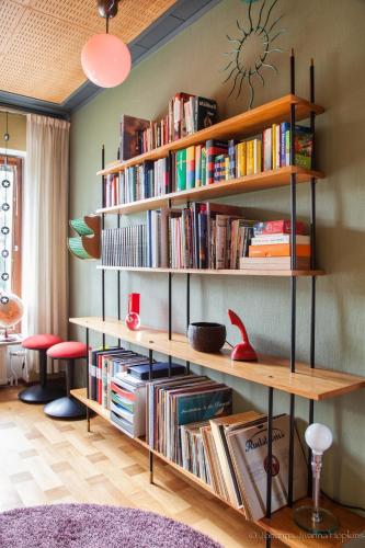 a book shelf filled with books in a room at Villa Berkle in Stockholm