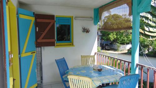 Gambar di galeri bagi Caribgites di Sainte-Anne