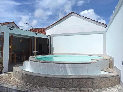 a hot tub in the backyard of a house at Watukarung Prapto Homestay in Kalak