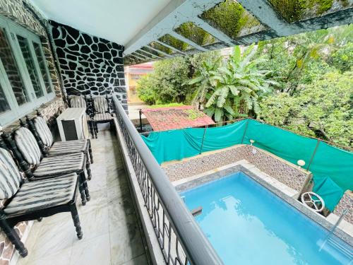 Kolam renang di atau dekat dengan Blue Heaven- Lonavala 2 Bhk with private pool!