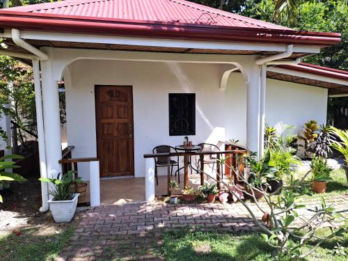 Κήπος έξω από το Palmera Palma Private 1-BR Bungalow #3
