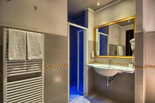 
A bathroom at Hotel Petrarca Terme
