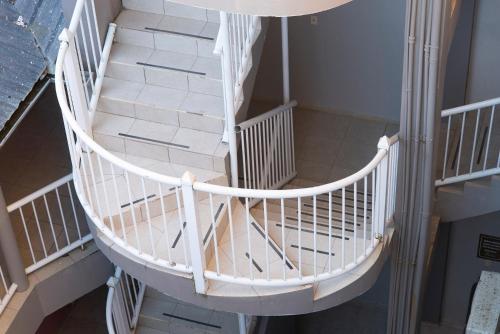 an overhead view of a staircase in a house at Complejo Berilde I in San Clemente del Tuyú