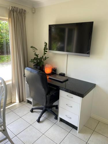 Spacious Homeにあるテレビまたはエンターテインメントセンター