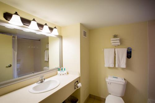 Koupelna v ubytování Holiday Inn Express Stellarton-New Glasgow by IHG