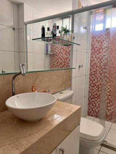 a bathroom with a sink and a toilet at Beach Place Resort - Térreo in Aquiraz