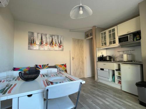 Appartement Climatisé à Sète – Terrasse, WIFI, Parking Privé, à 500m de la Plage - FR-1-338-546