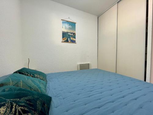 Appartement 2 pièces avec climatisation, terrasse et parking près des plages
