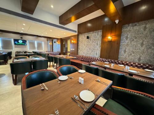 Un restaurante o sitio para comer en HOTEL CARNIVAL