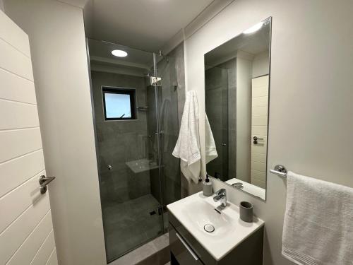 Bilik mandi di Newlands Peak Apartments