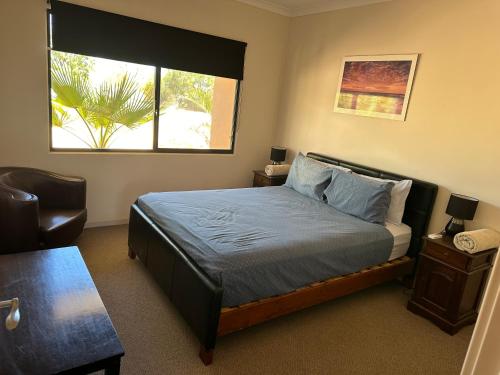 Ένα ή περισσότερα κρεβάτια σε δωμάτιο στο The Ningaloo breeze villa 6