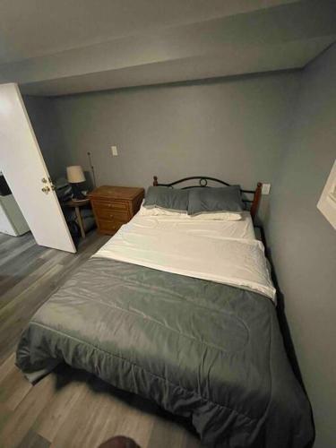 Ліжко або ліжка в номері Cozy and affordable suite (near Rutgers, smartTV)