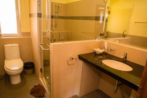 Ένα μπάνιο στο Little Sunshine Boutique Beach Resort & Spa