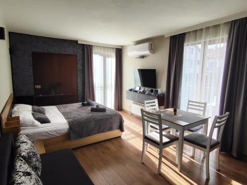 Postel nebo postele na pokoji v ubytování View apartment #1
