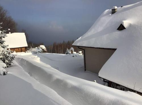 Domek górski na Polanie Goryczkowej 700 m npm - Szczyrk dojazd samochodem terenowym, w zimie utrudniony - wymagane łańcuchy durante el invierno