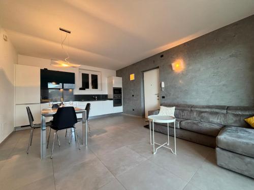Η κουζίνα ή μικρή κουζίνα στο Casa Ole Swimming Pool and Lake View - Larihome A42