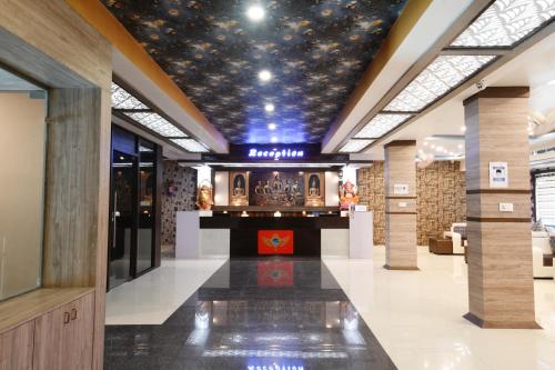 a room with a ceiling with a star patterned ceiling at Hotel Star Bodh Gaya in Bodh Gaya