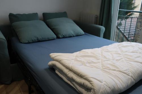 a bed with two pillows on top of it at "Pieds dans l'eau", Dunkerque plage, digue de mer Malo les bains, T2 in Dunkerque