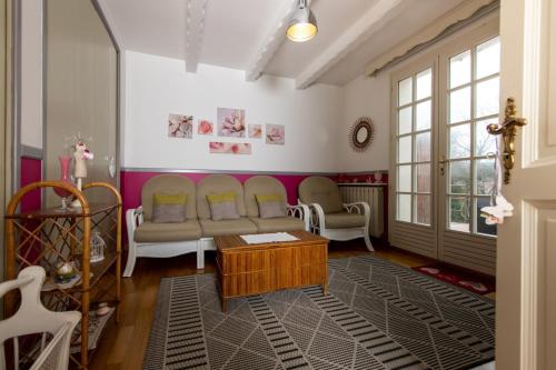 a living room with a couch and two chairs at GITE HISTOIRE DE FAMILLE in Aubagne