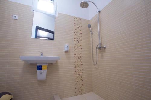 a bathroom with a shower and a sink at La Vila Maria in Bucharest