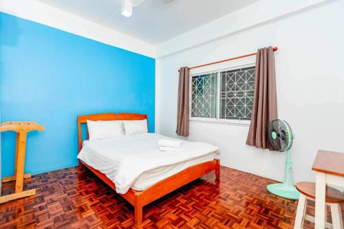 Ένα ή περισσότερα κρεβάτια σε δωμάτιο στο Krabi town Guesthouse
