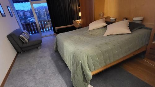 Llit o llits en una habitació de Studio Hôtel de l’Étrier