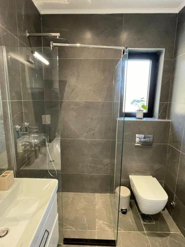 a bathroom with a shower and a toilet and a sink at Luxury Villa Lorcrimar in Masline