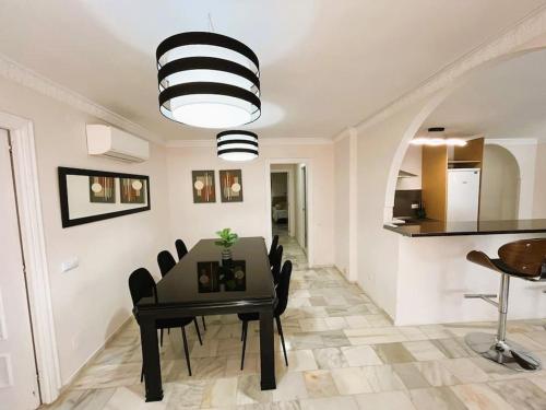 Marbella Center 6-8 Persons-beach at 100m -Parking