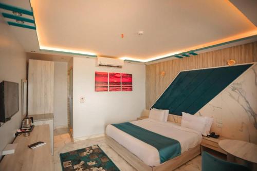 a hotel room with a bed and a television at LUSINDA HOTEL MANAGEMENT BY ZAD in Suez