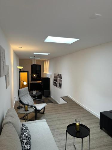 a living room with a couch and a table at luxe pas gerenoveerd monumentaal appartement in Maastricht