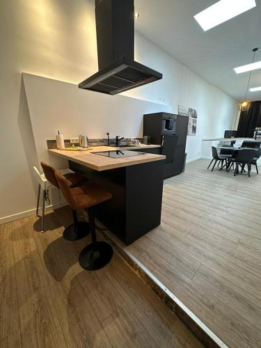 a kitchen with a island in the middle of a room at luxe pas gerenoveerd monumentaal appartement in Maastricht