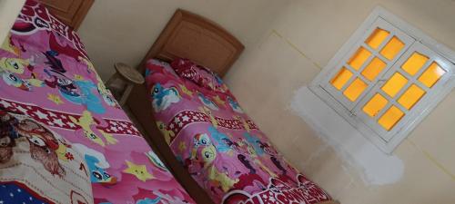 Giường trong phòng chung tại شارع الدير كليوباترا بجوار سيدي جابر الاسكندرية متفرع من البحر أمام الدير مباشرتا