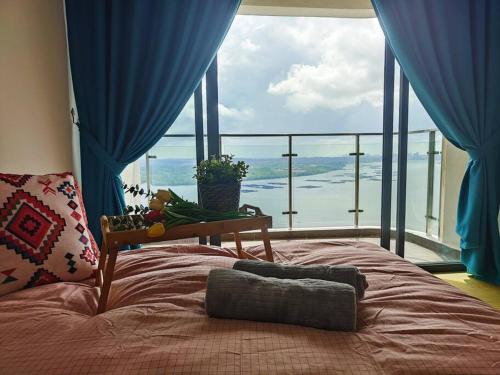 En eller flere senge i et værelse på Johor Bharu - Beachside 6-13pax Danga Bay @ KSL