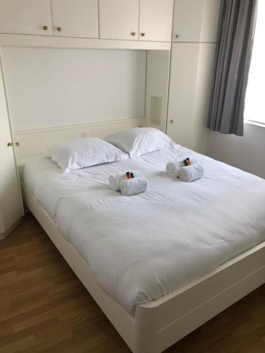 מיטה או מיטות בחדר ב-Oostduinkerke-bad Duinedel