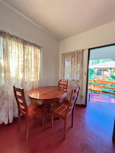 Fotografie z fotogalerie ubytování LUZVILLE Transient House - Port Barton v destinaci Itaytay