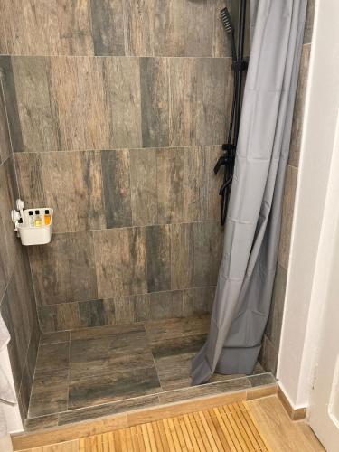 a shower in a bathroom with a shower curtain at Evergreen Balvanyos in Balvanyos