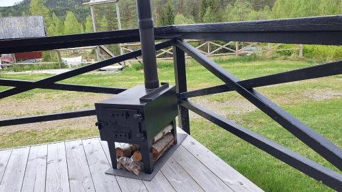 a stove on top of a wooden deck at Vikinggård Cottages in Höljes