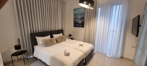 Ένα ή περισσότερα κρεβάτια σε δωμάτιο στο JTower Royal Suites - Alefimmoed