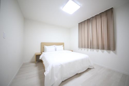 Katil atau katil-katil dalam bilik di HARU Hotel