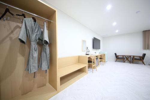 Televisyen dan/atau pusat hiburan di HARU Hotel