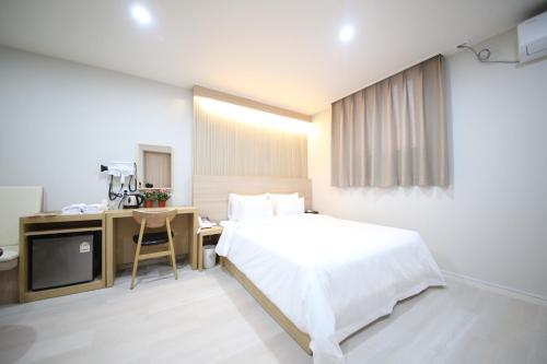 Katil atau katil-katil dalam bilik di HARU Hotel